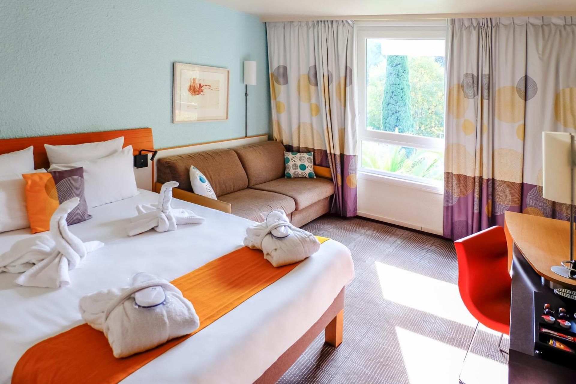 Superior Room on the pool side - 1 double bed a nd 1 double sofa bed