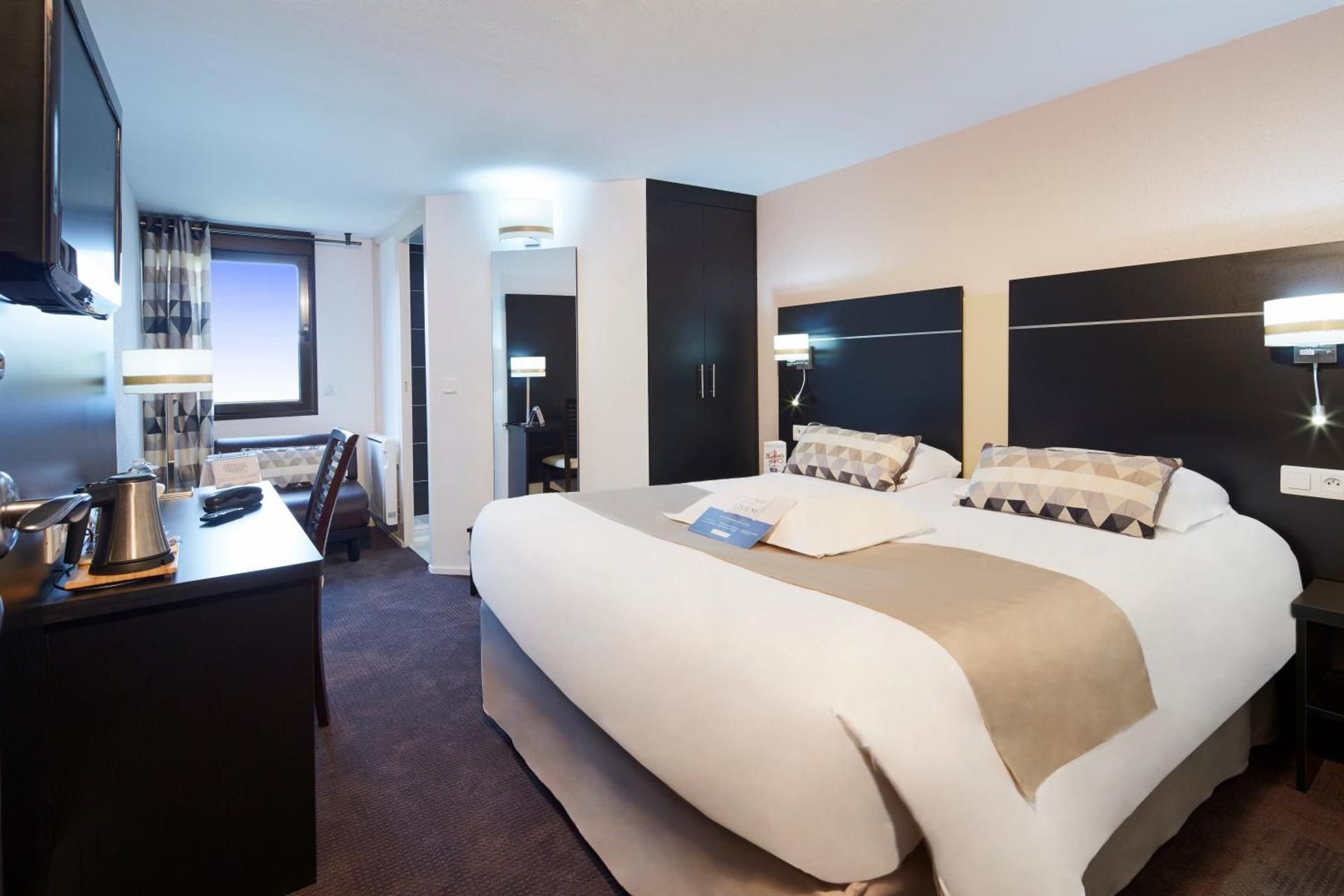 Family Room - 1 Double Bed and 1 Single Bed