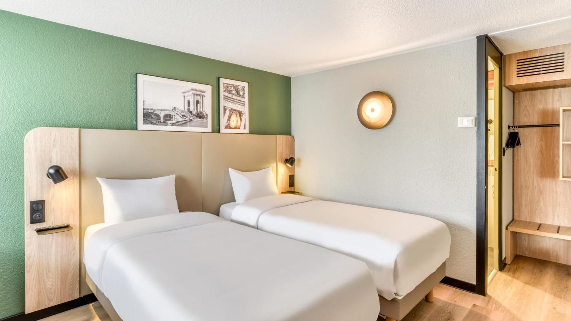 2 Standard Room Connecting - 1 Queen Bed 2 Single Beds