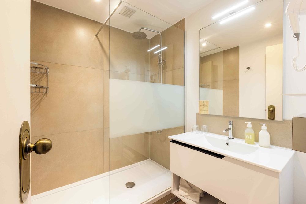 Nice Pam Hotel Classic Double or Twin Room 16