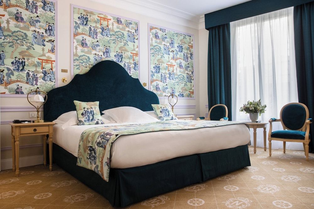 Hotel Le Negresco Superior Room, Courtyard View 5