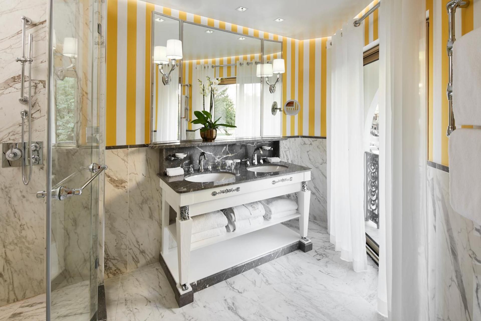 Rivoli Room - Garden area