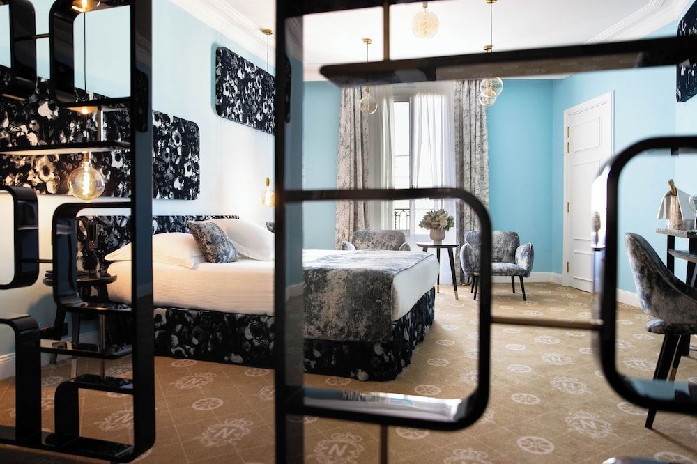 Hotel Le Negresco Superior Room, Courtyard View 6