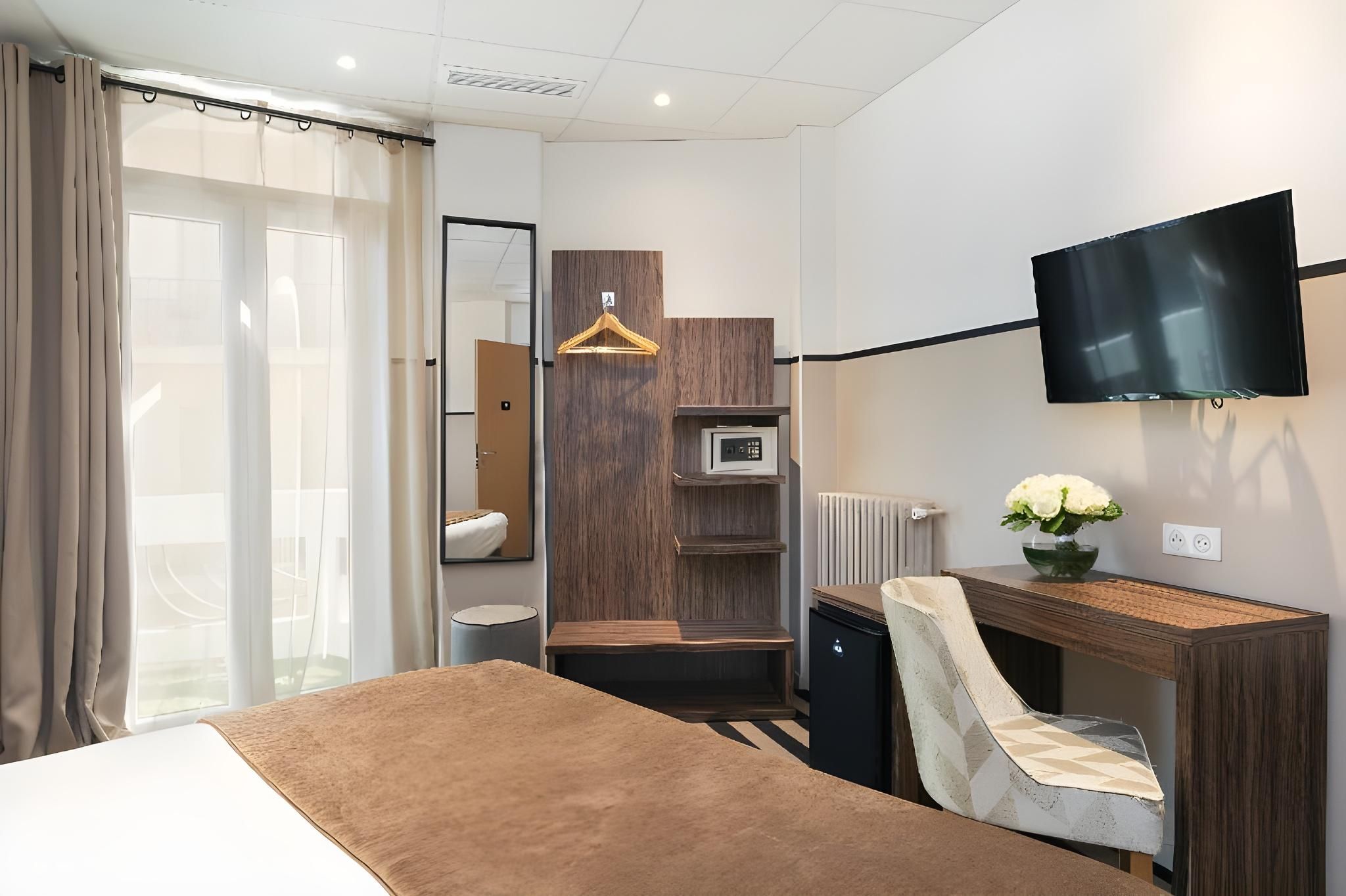 undefined Hôtel Locarno Nice 7