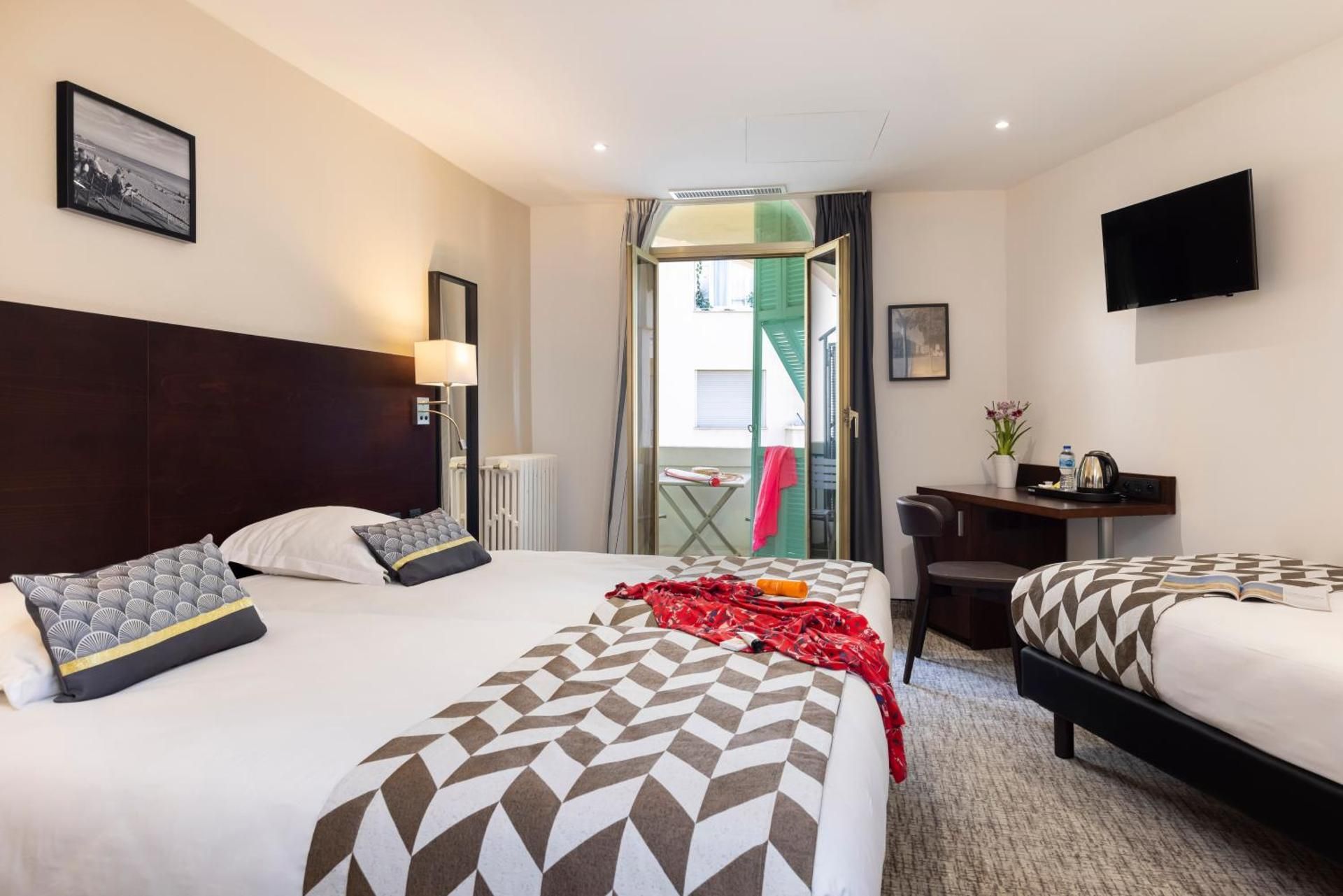 undefined Hôtel Locarno Nice 9