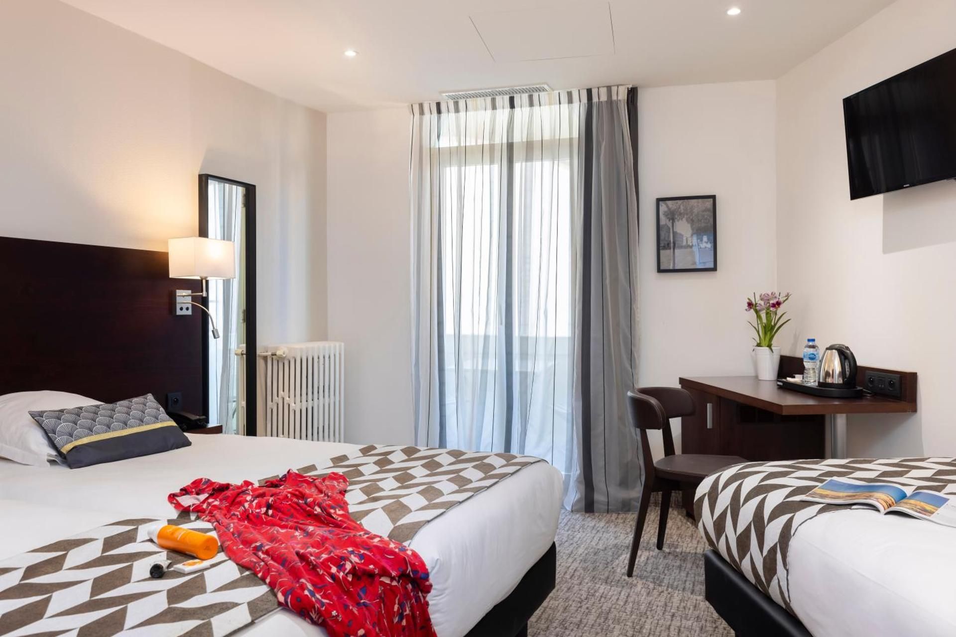 undefined Hôtel Locarno Nice 8