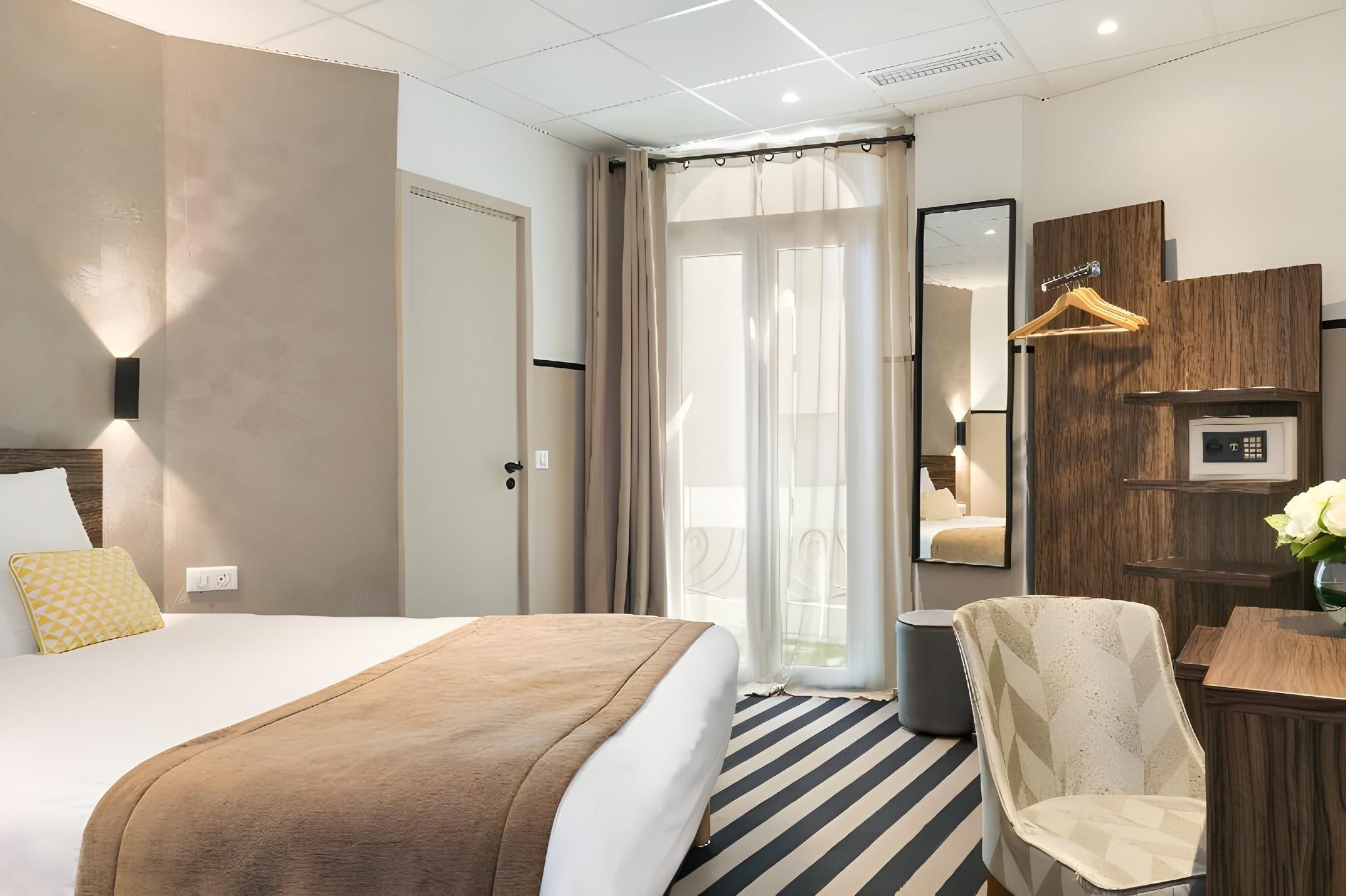 undefined Hôtel Locarno Nice 5