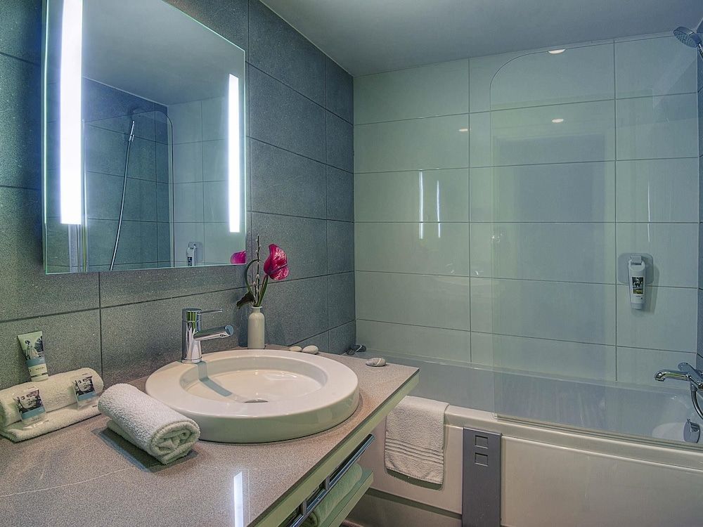 Mercure Nice Promenade Des Anglais Superior Room, 2 Twin Beds 5