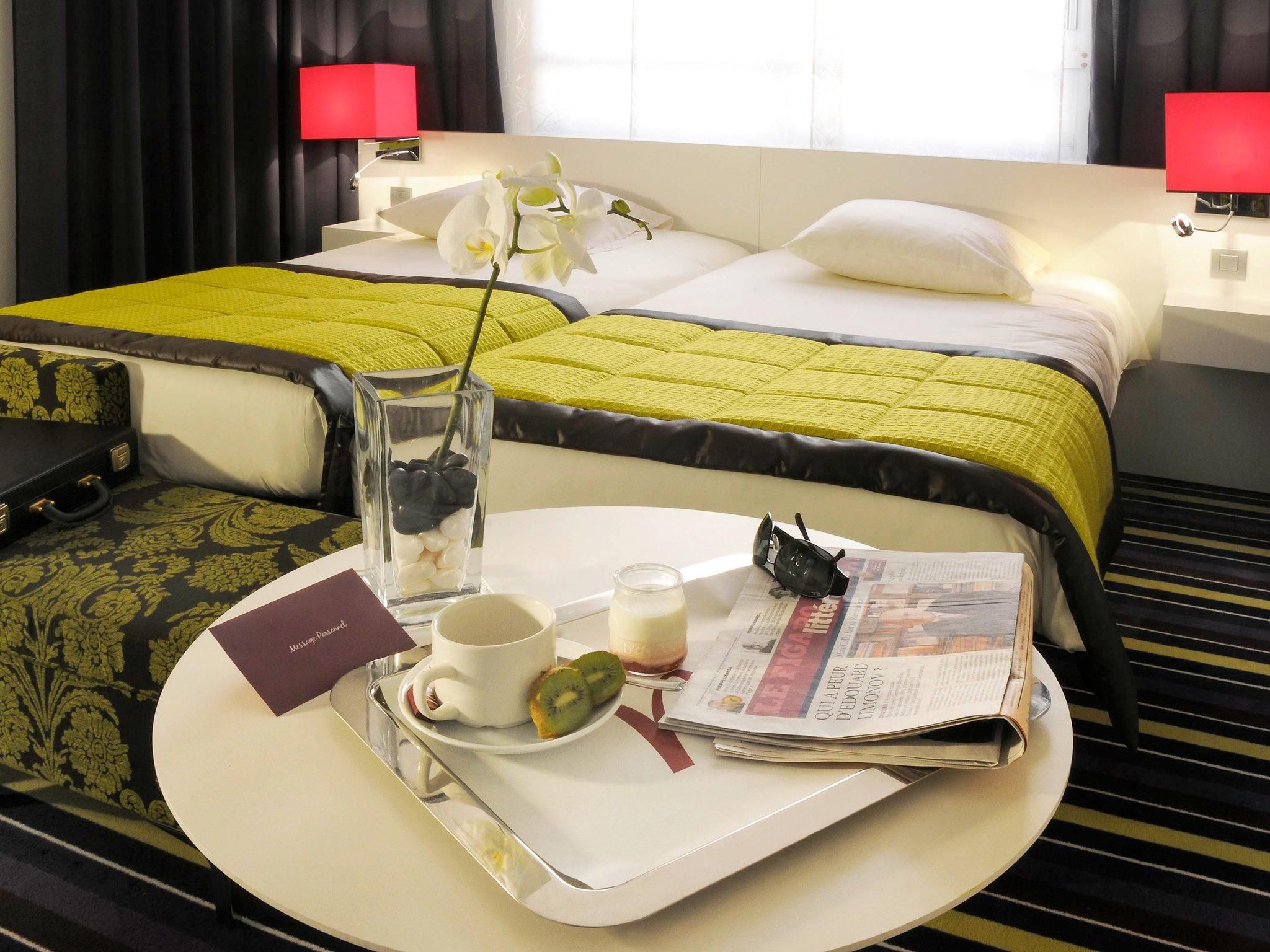 Mercure Nice Promenade Des Anglais Classic Room with Patio View - twin beds