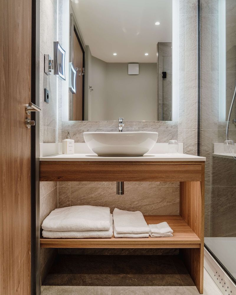 Radisson Hotel Nice Airport Standard Room 12