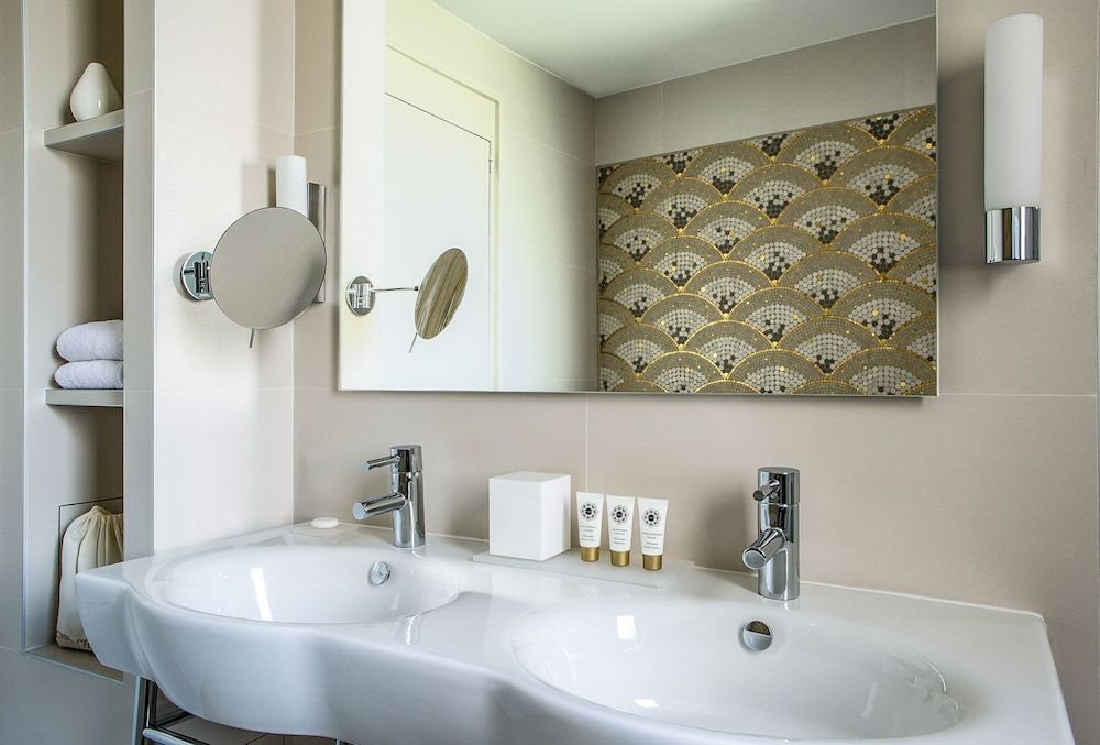 undefined Hotel Aiglon 10