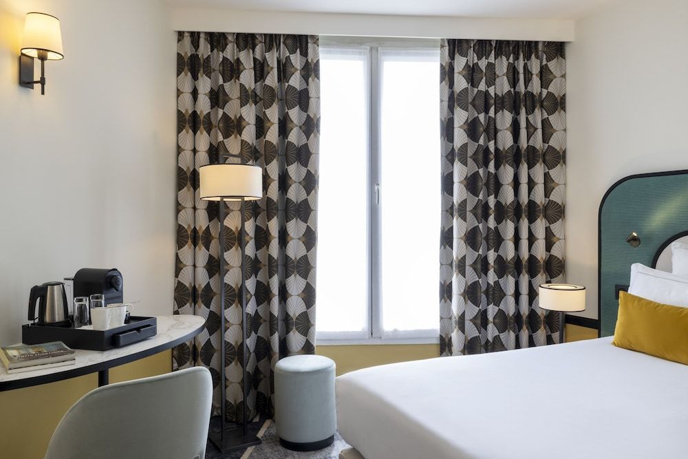 Hotel Aiglon Classic Room 8