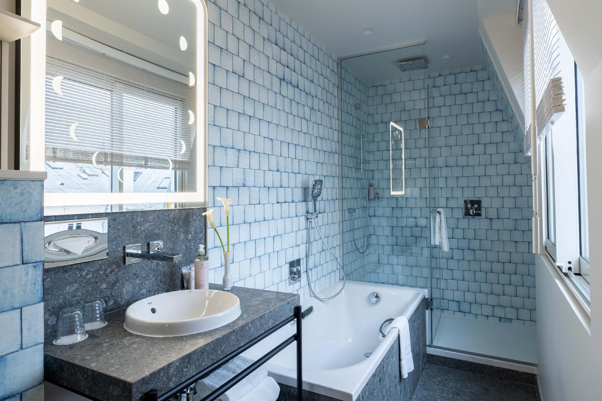 Executive Family Room