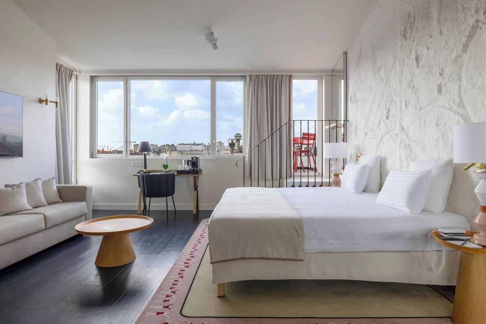 Privilege Room, Terrace, Eiffel Tower, with soft minibar, courtesy tray, Chromecast, digital press