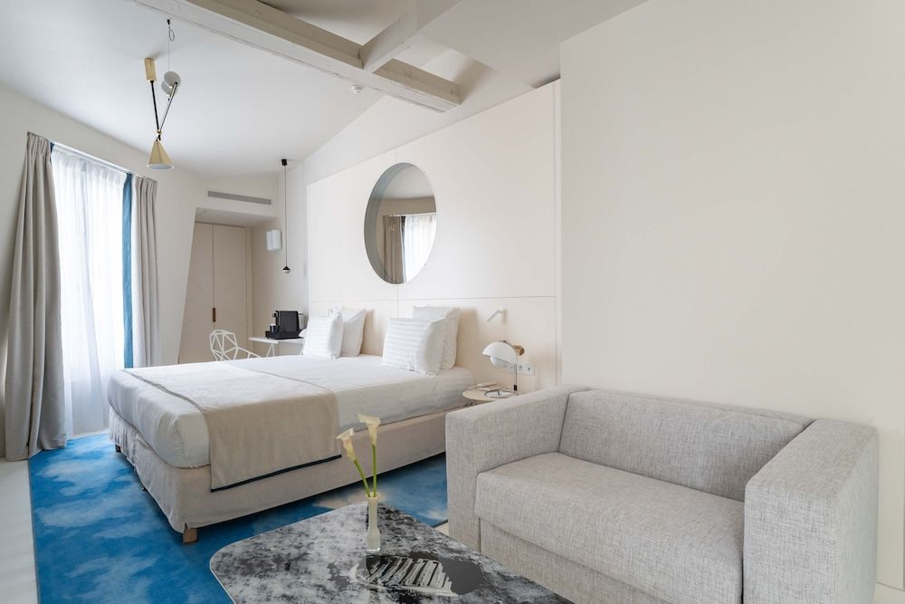 Executive Room, Includes soft minibar, courtesy tray, Chromecast, digital press