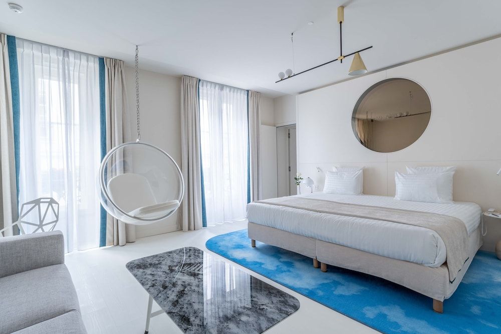 Superior Connecting Room 2 Bedrooms, Includes soft minibar, courtesy tray, Chromecast, digital press