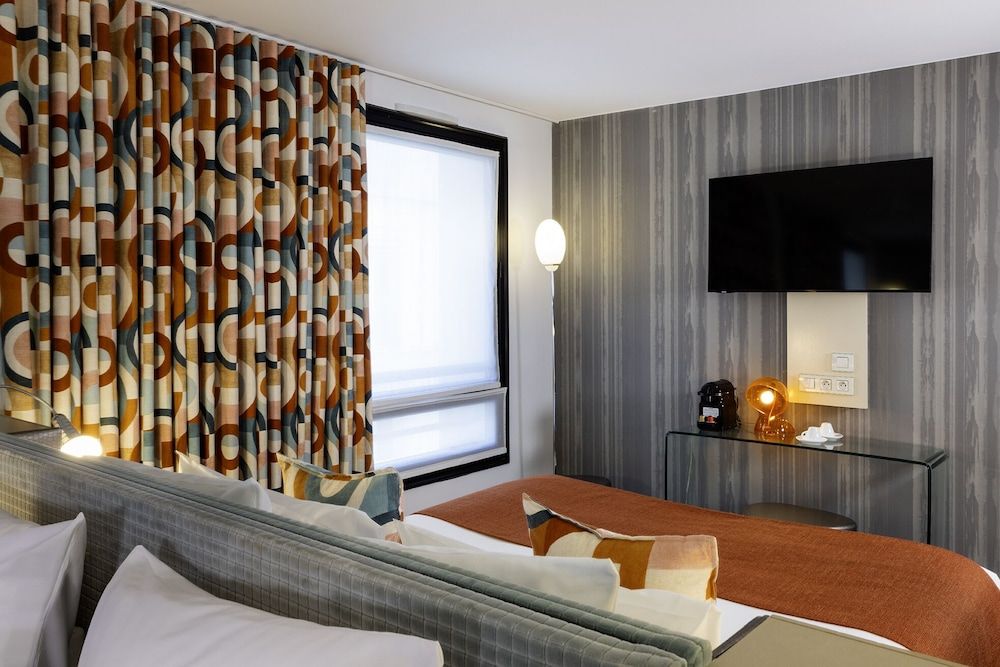 7 Eiffel by Malone Classical room (for 2 persons) 2