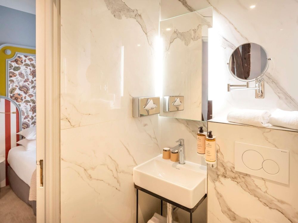 undefined Mercure Paris Notre Dame Saint Germain des Prés 9