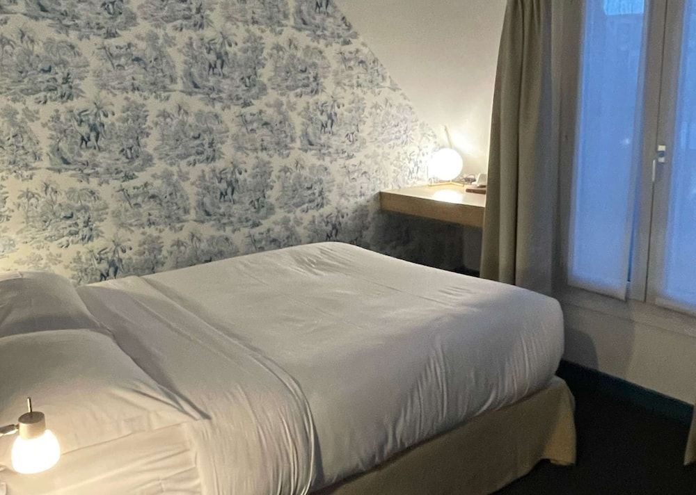 Hôtel Pergolèse Paris Champs Elysées Double Room 3