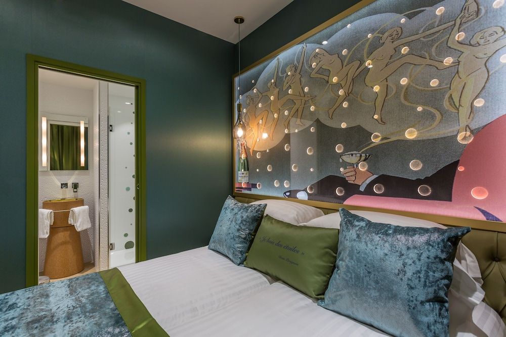 Hotel Les Bulles de Paris Classic Room 5