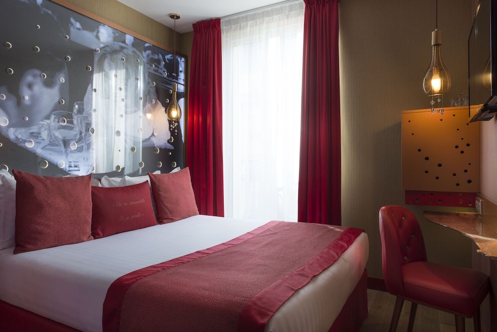 Hotel Les Bulles de Paris Classic Room 8