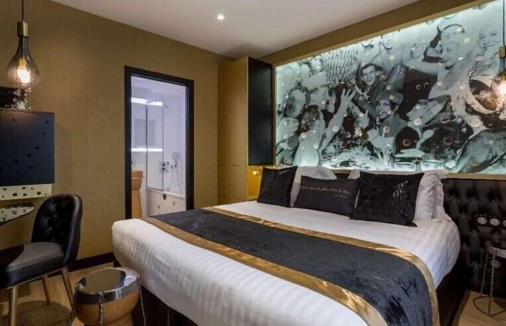 undefined Hotel Les Bulles de Paris 8