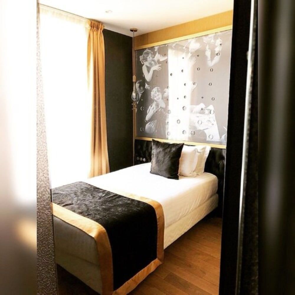 undefined Hotel Les Bulles de Paris 4