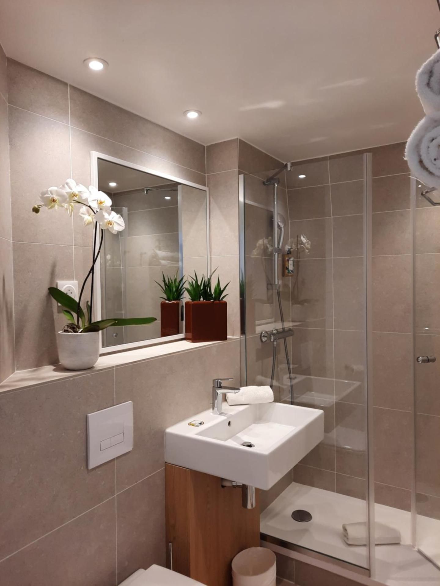 undefined Hotel Paris Louis Blanc 7