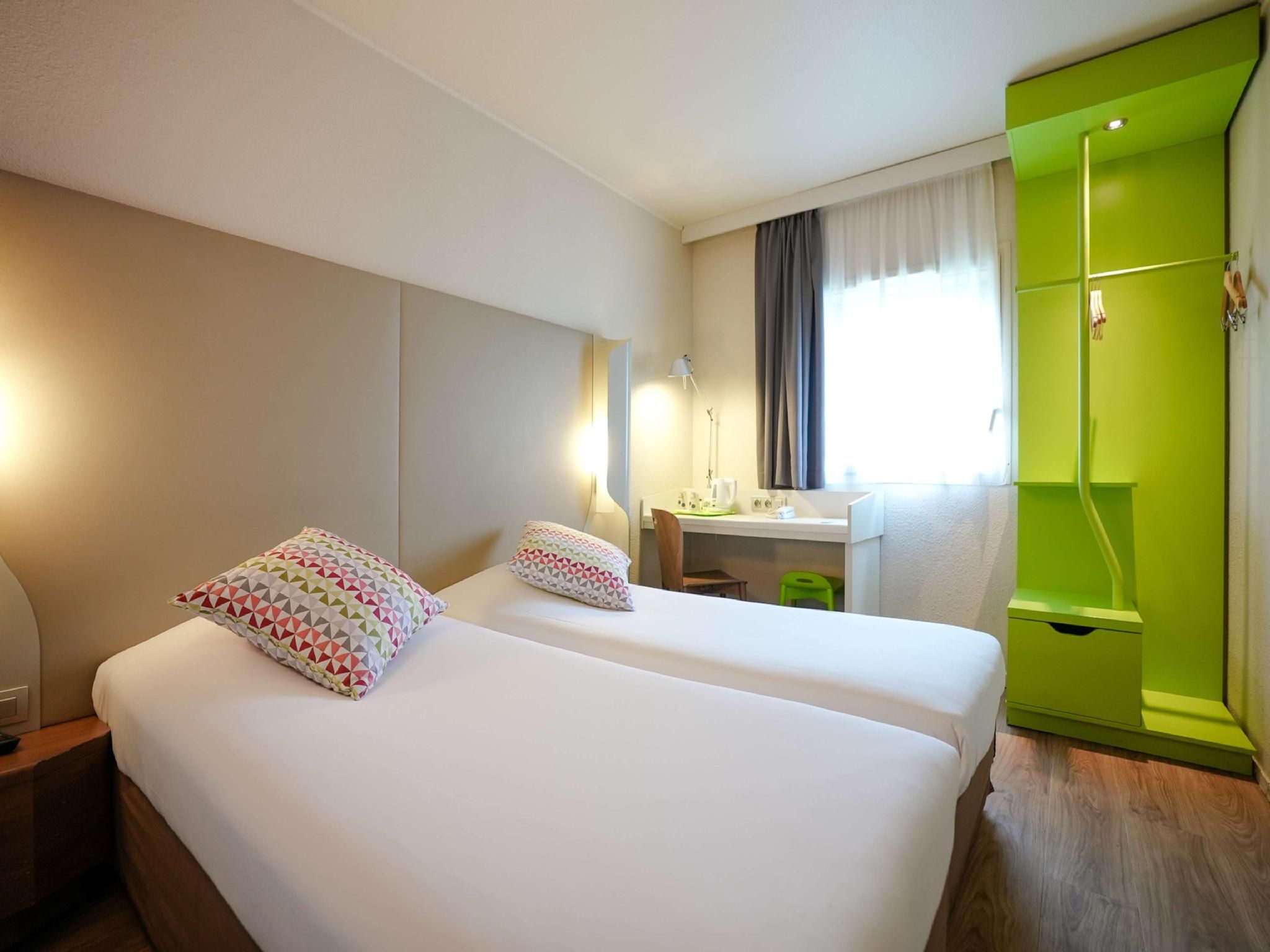 2 Single Beds, Twin Room