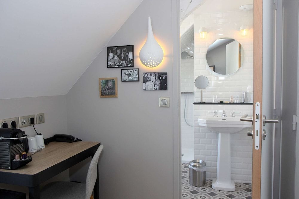 Hôtel Littéraire Marcel Aymé, BW Premier Collection Standard Room, 1 Double Bed, Non Smoking 11