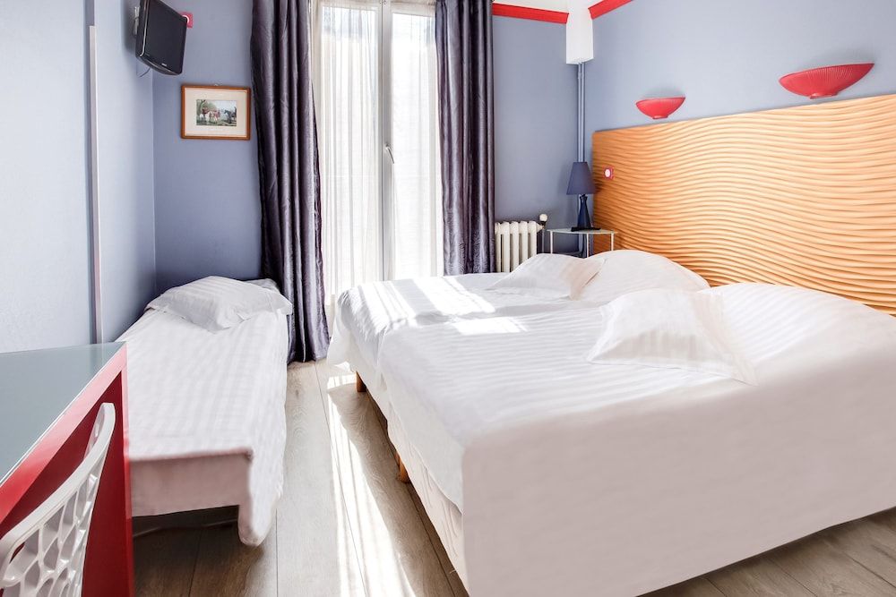 Hotel Maubeuge Gare du Nord Triple Room 2