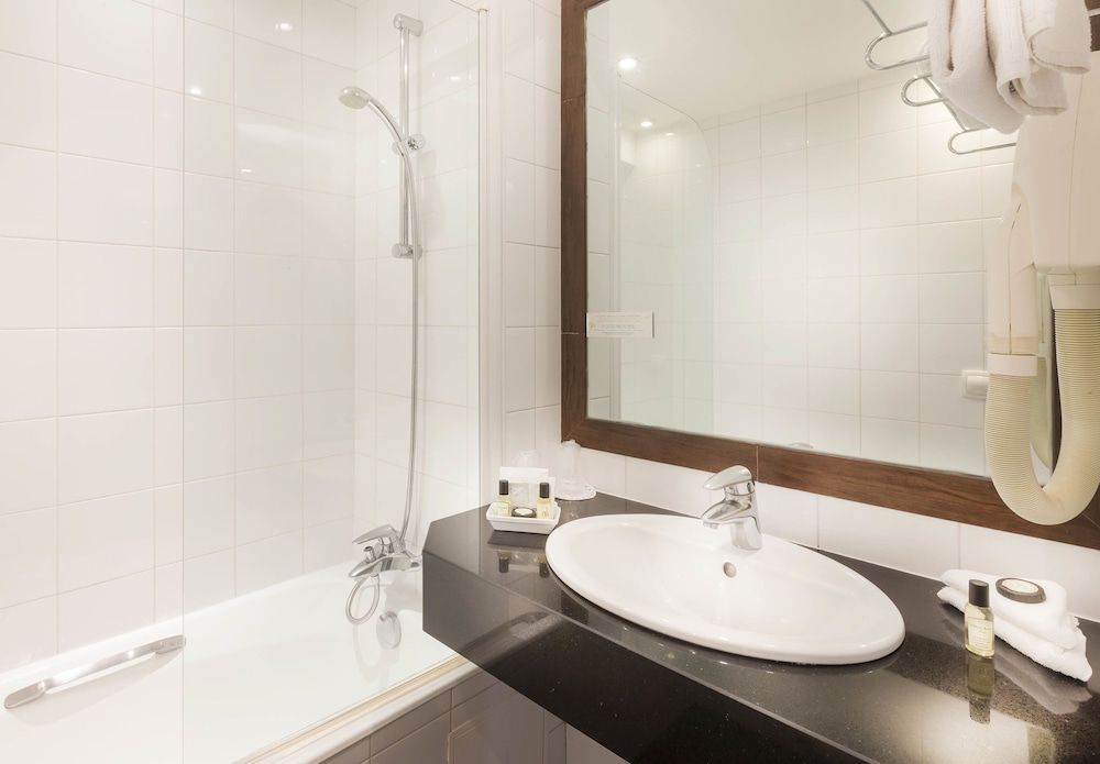 undefined Elysees Union Hotel 10