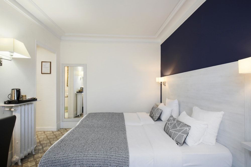 Grand Hotel des Gobelins Standard Double or Twin Room 2