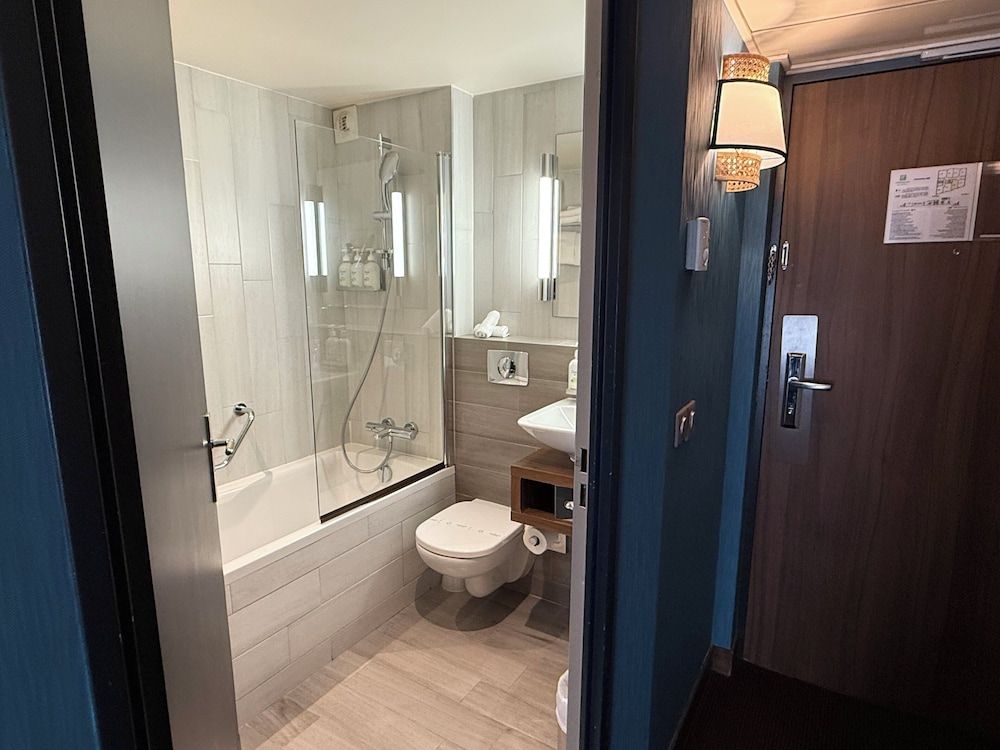 undefined Holiday Inn Paris - Montmartre by IHG 7