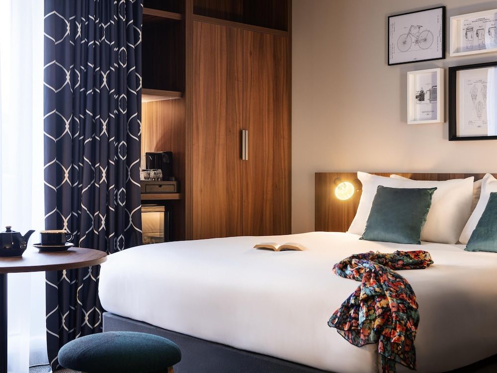 Mercure Paris Montparnasse Pasteur Standard Room, 1 Queen Bed 3