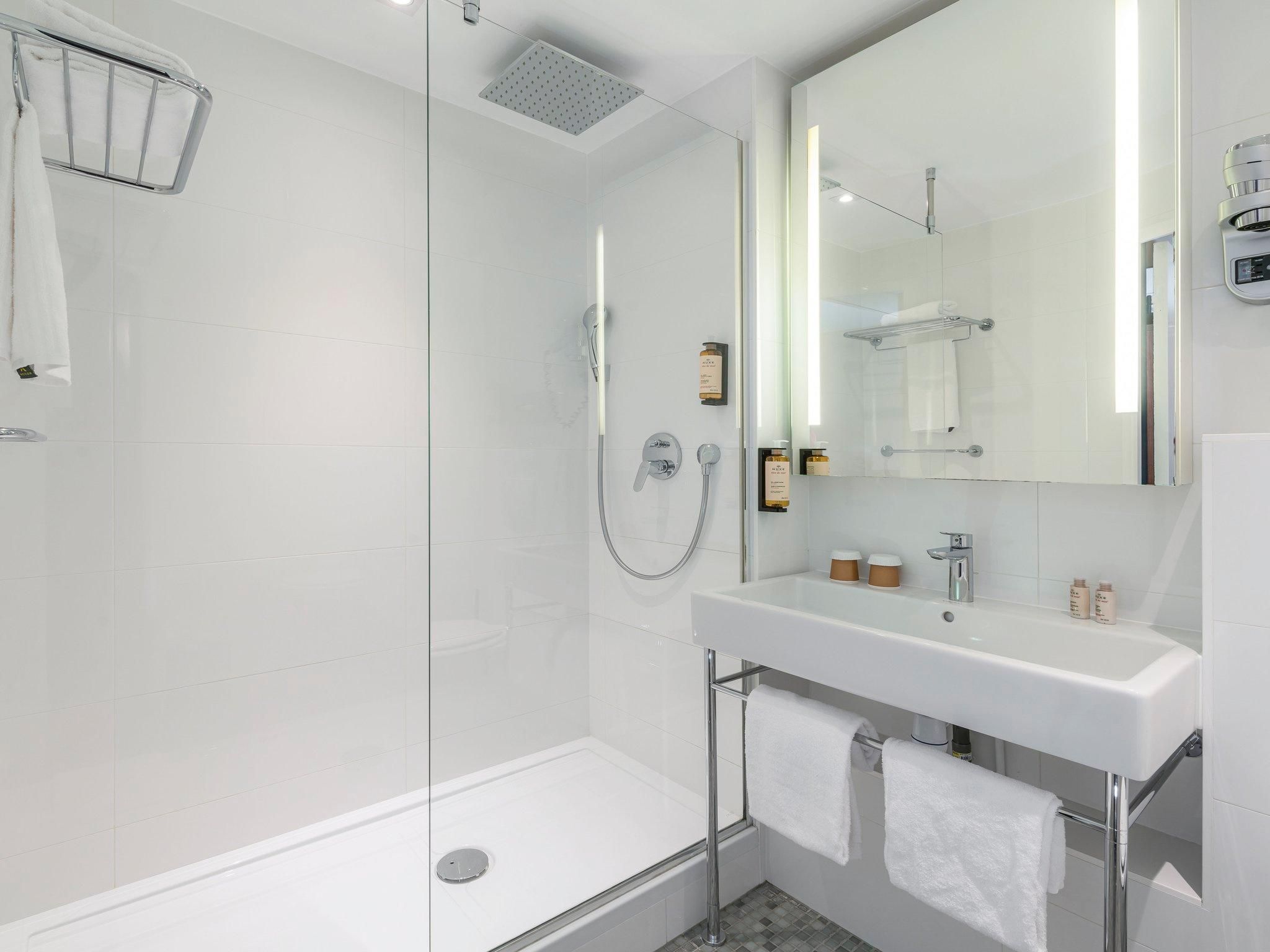 Standard room with 1 queen-size double bed