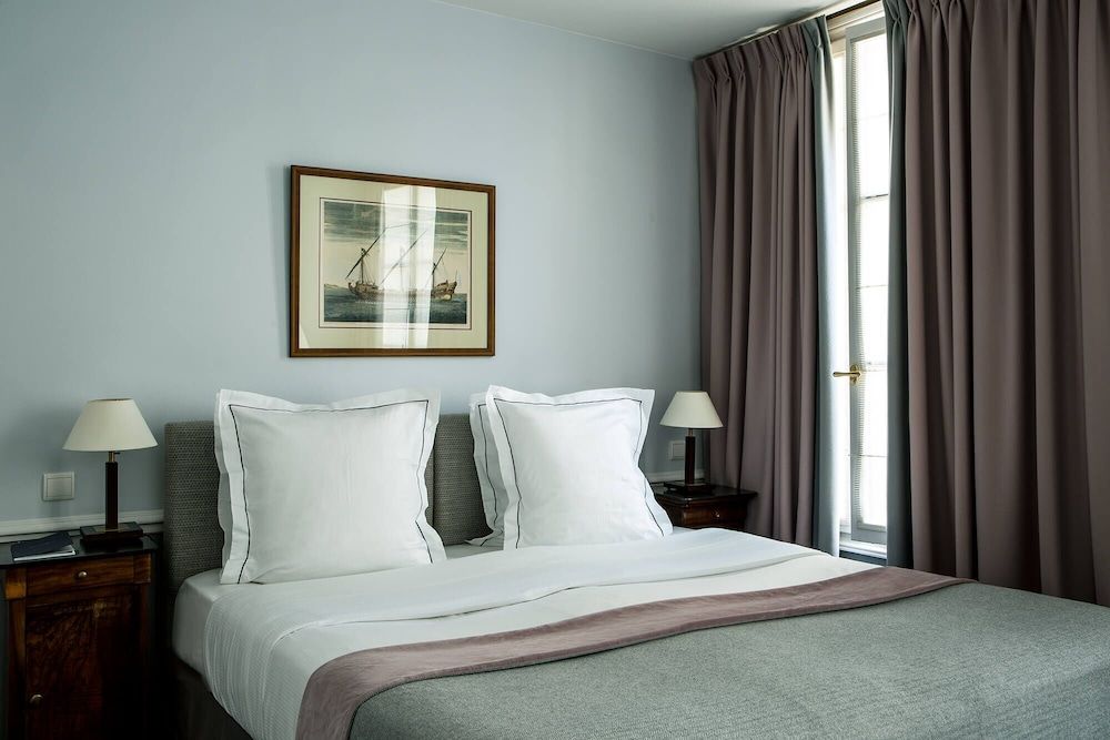 Hotel Brighton Deluxe Room 3