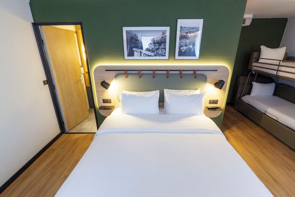 Standard Room - 1 Queen Bed with Sofa Bunkbed (1 place)