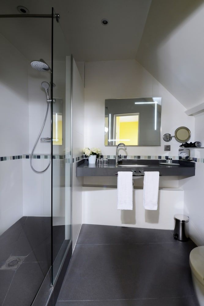 Hôtel Orchidée Double Room, City View 8