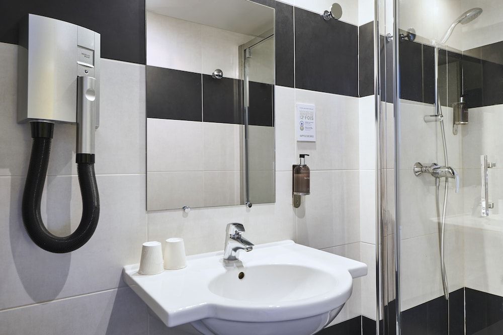 Hôtel Kabanel by HappyCulture Classic Double Room 4