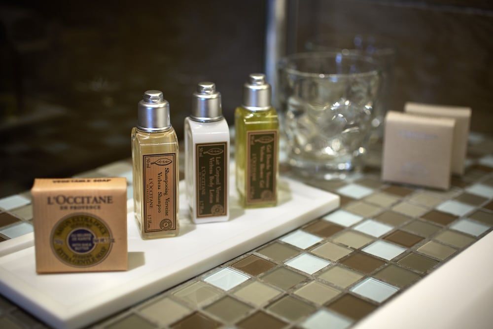 Bathroom amenities