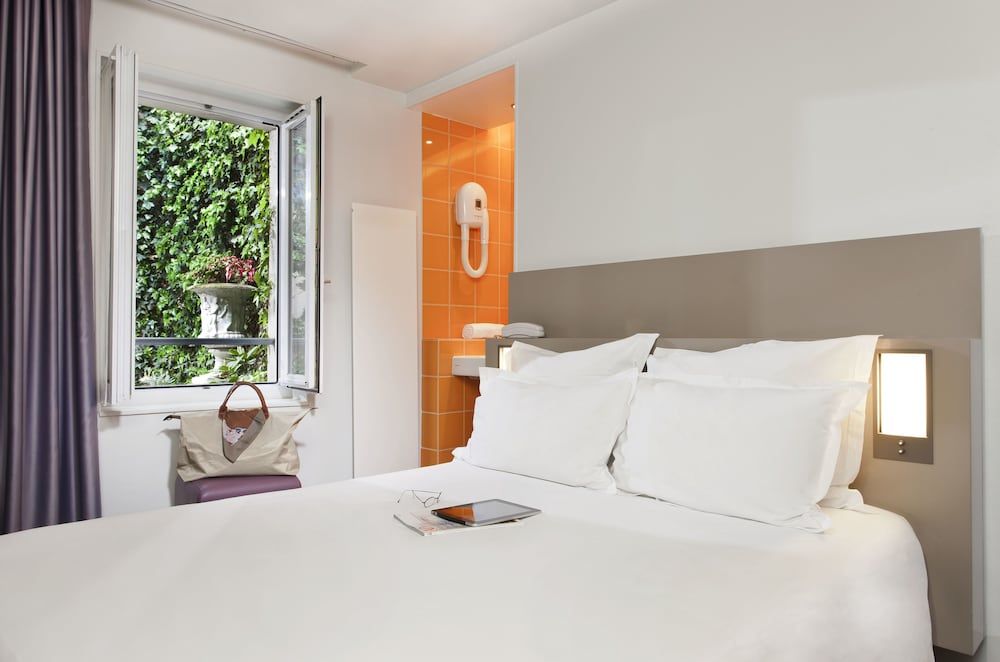 undefined Libertel Canal Saint Martin 3