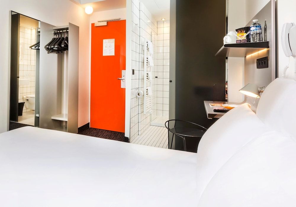 undefined Libertel Canal Saint Martin 9