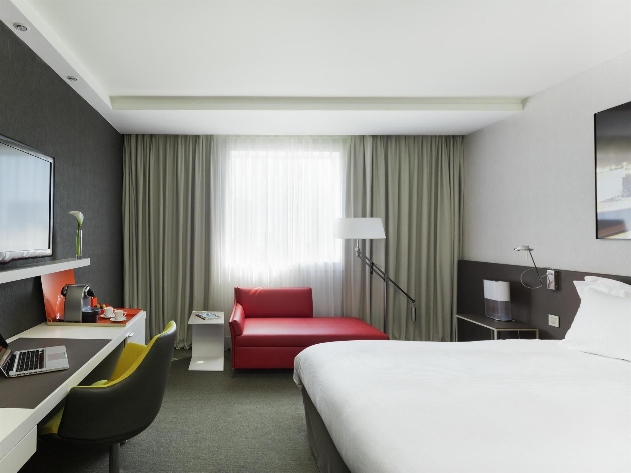 Superior Room 1 Queen Bed