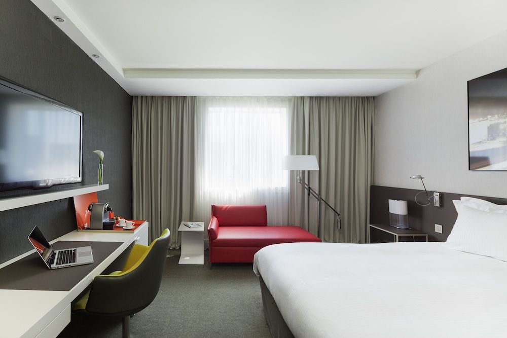 Deluxe Room, 1 King Bed (Defense view)