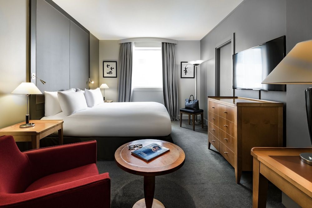 Classic Room, 1 Queen Bed (Defense view)
