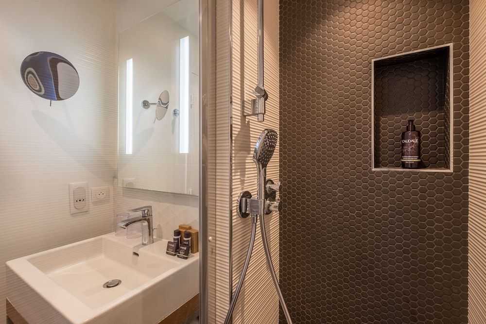 Junior Suite, 1 Queen Bed, Non Smoking