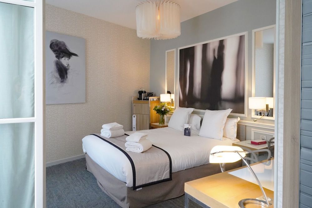 Executive Room, 1 Queen Bed, Bathtub, Courtyard View (with Single Sofabed)