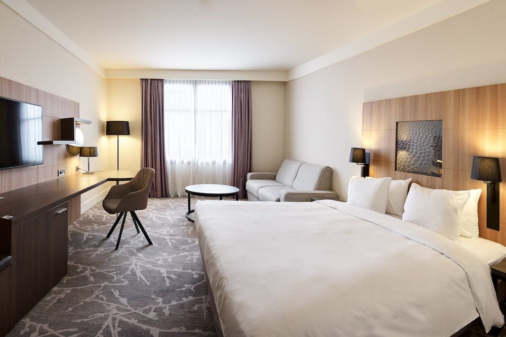 Premium Room, 1 King Bed with Sofa bed, Golf View