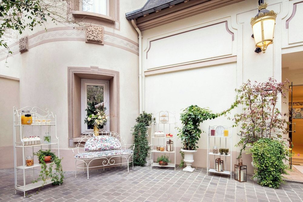 undefined Renaissance Paris Nobel Tour Eiffel Hotel 8